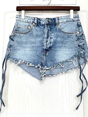 H&M Divided Side Lace Up Denim Shorts Blue Distressed Raw Hem Festival Boho Sz 6